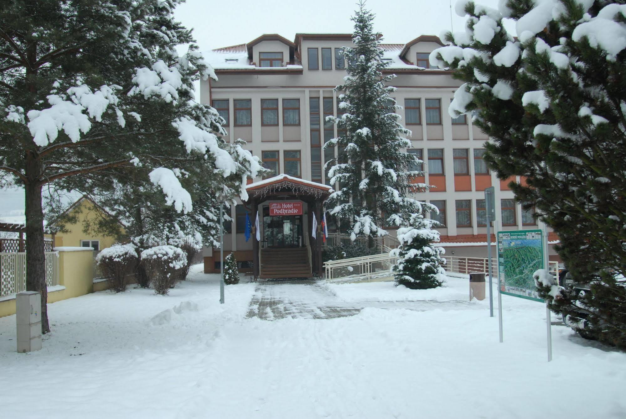 Hotel Podhradie Považská Bystrica Esterno foto